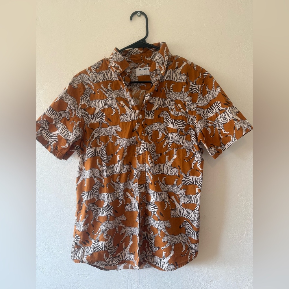 Old Navy Men's Zebra, tiger, and leopard shirt - size small